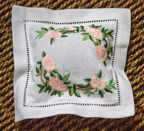 Lavendelpute med rosa blomster